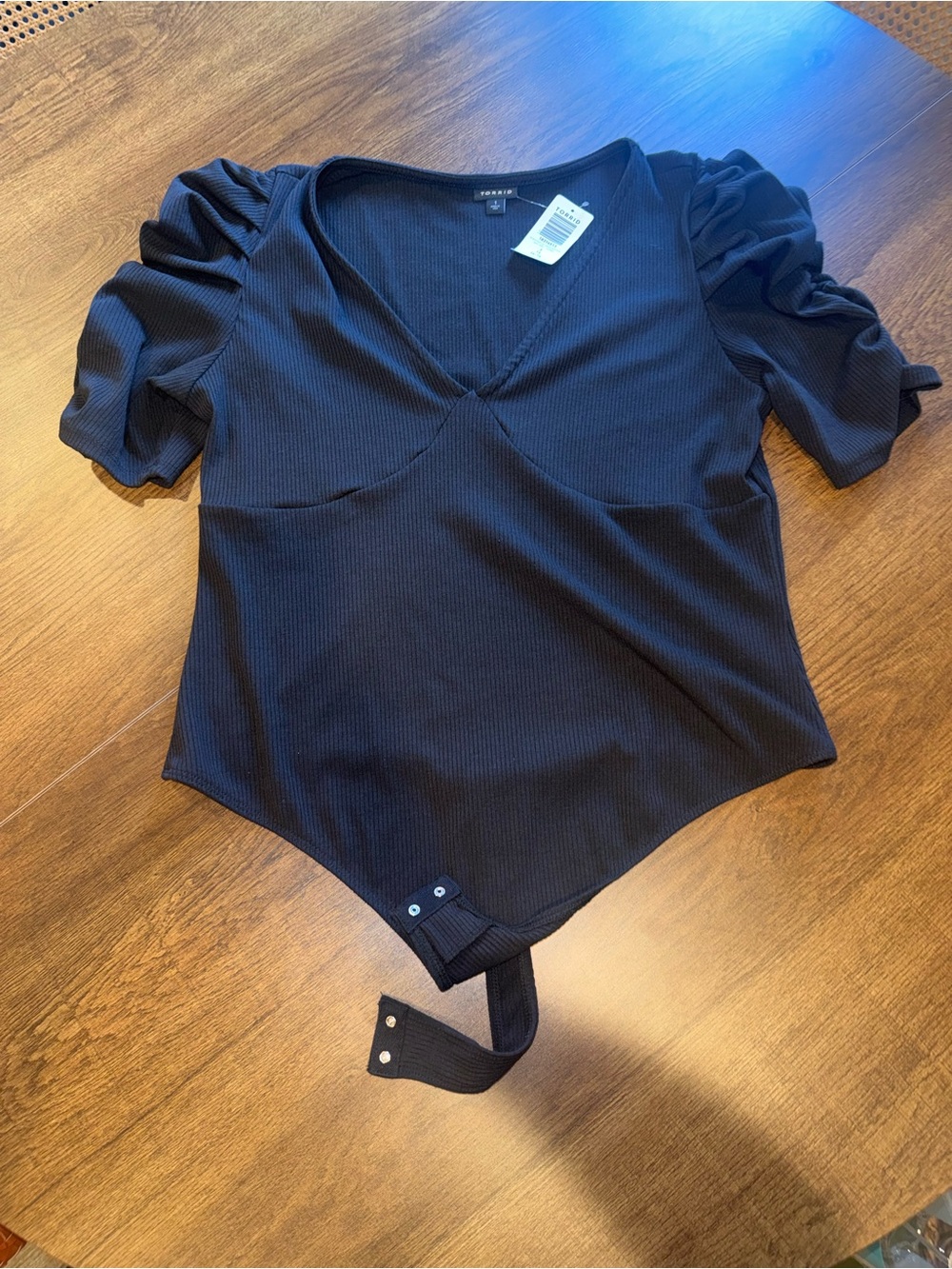 Torrid Black V‑Neck Ruched Sleeve Bodysuit NWT - Picture 3 of 9